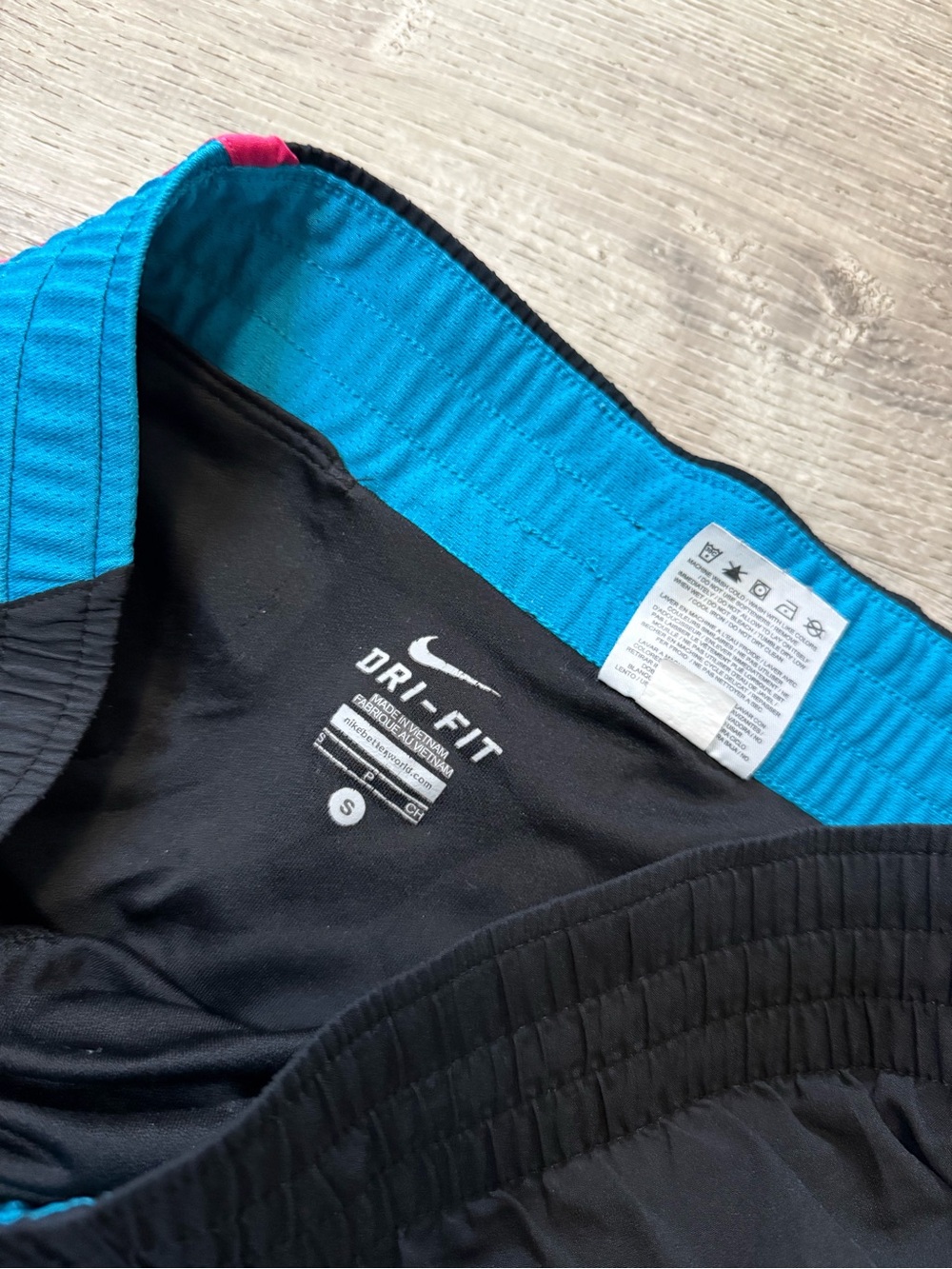 •NIKE• RUNNING SHORTS - Picture 6 of 7